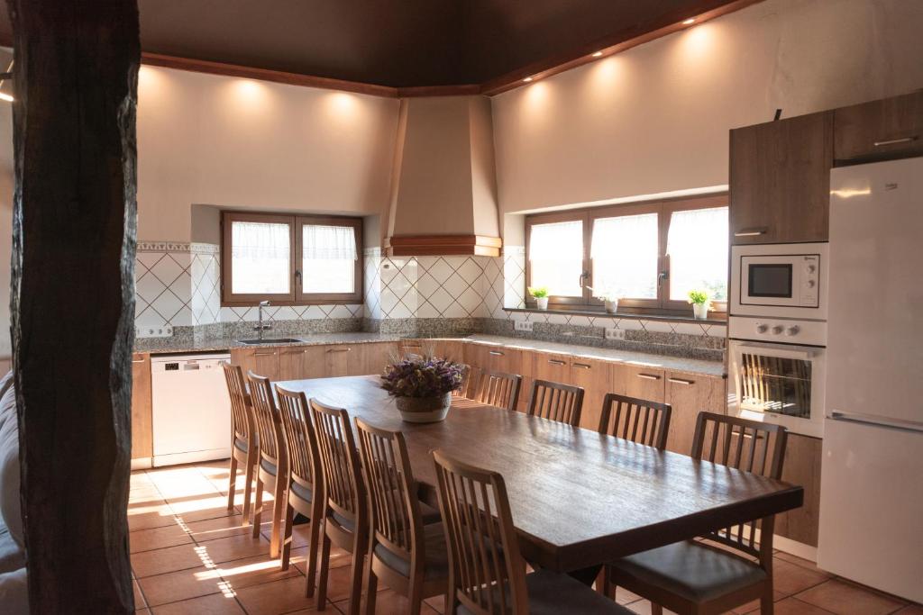 Kuchyň nebo kuchyňský kout v ubytování Casa Vella del Cuní