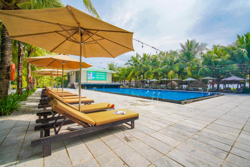 Bazén v ubytování Temple Da Nang Resort nebo v jeho okolí