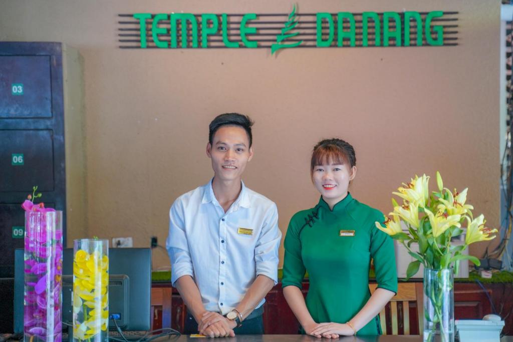 Členové personálu v ubytování Temple Da Nang Resort