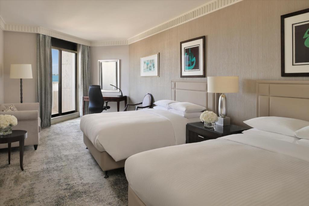 Postel nebo postele na pokoji v ubytování InterContinental Jeddah by IHG