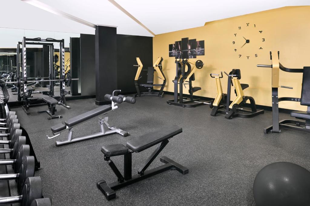 Fitness centrum a/nebo fitness zařízení v ubytování InterContinental Jeddah by IHG