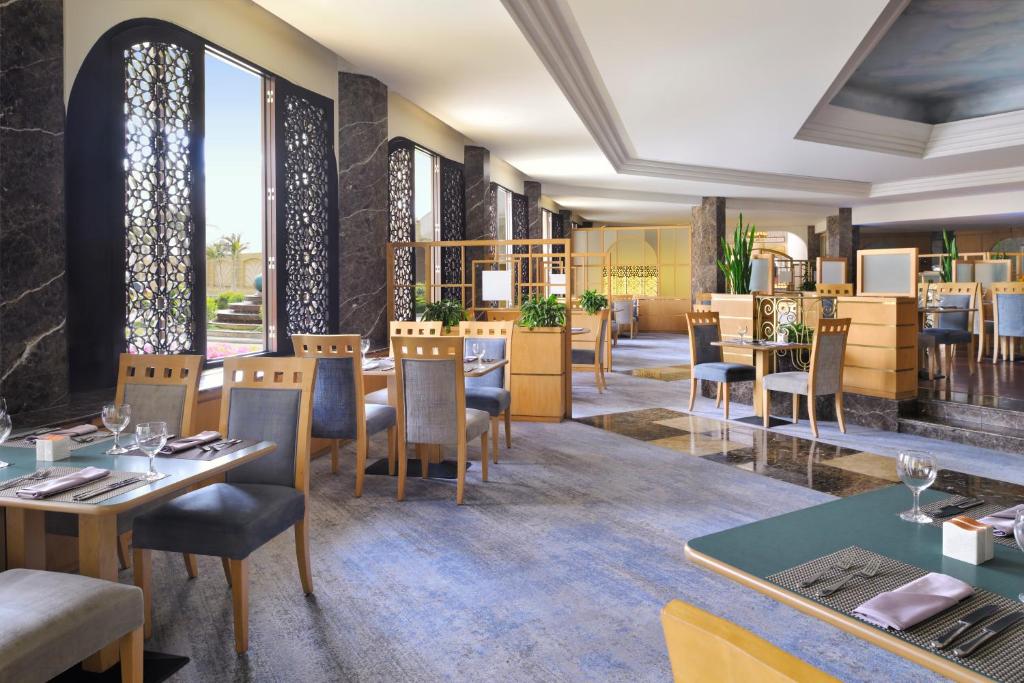 Restaurace v ubytování InterContinental Jeddah by IHG
