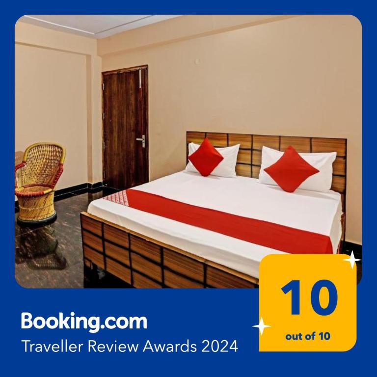 Giường trong phòng chung tại OYO Noida Hotel