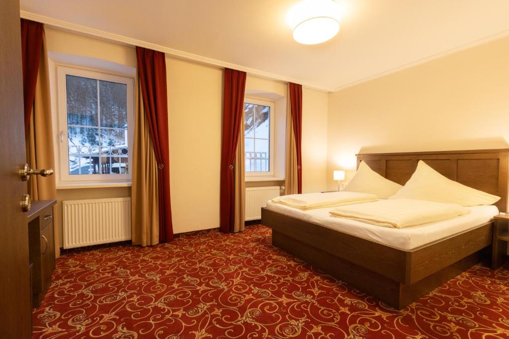 Postel nebo postele na pokoji v ubytování Appartements Feroli