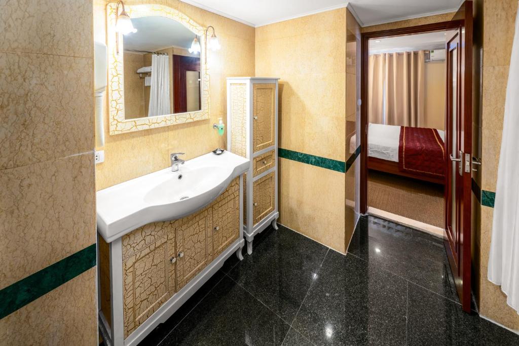Koupelna v ubytování EDEN HOTEL HÀ NỘI