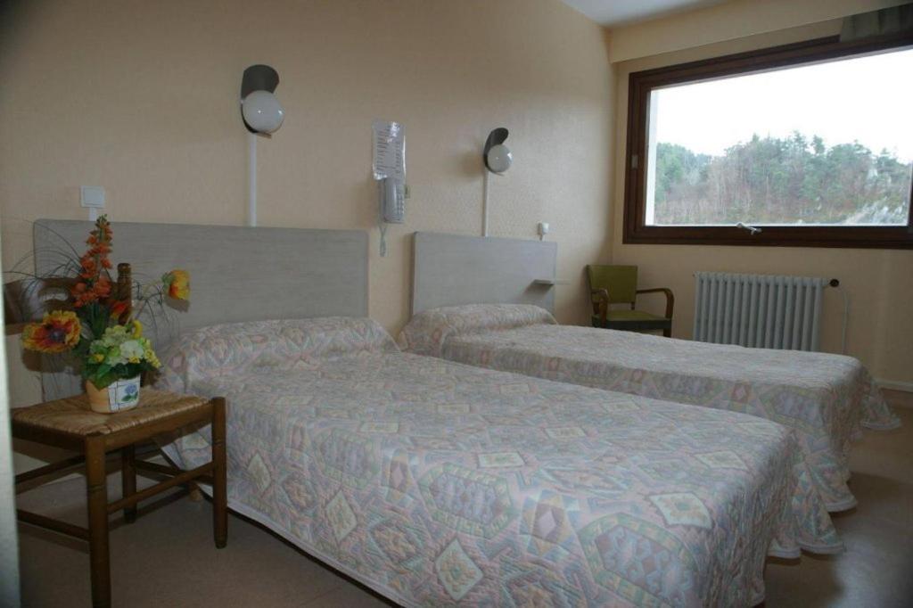 Postel nebo postele na pokoji v ubytování Garabit Hotel