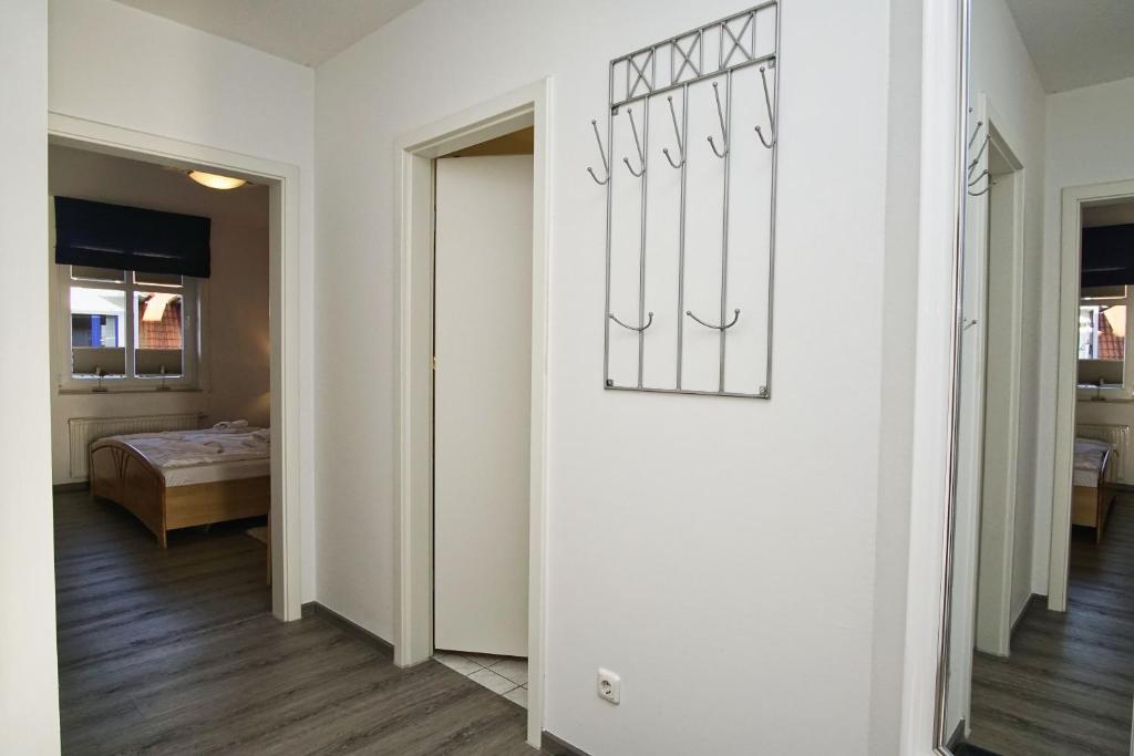 Postel nebo postele na pokoji v ubytování Hafenhäuser Breege FeWo 05 - Balkon