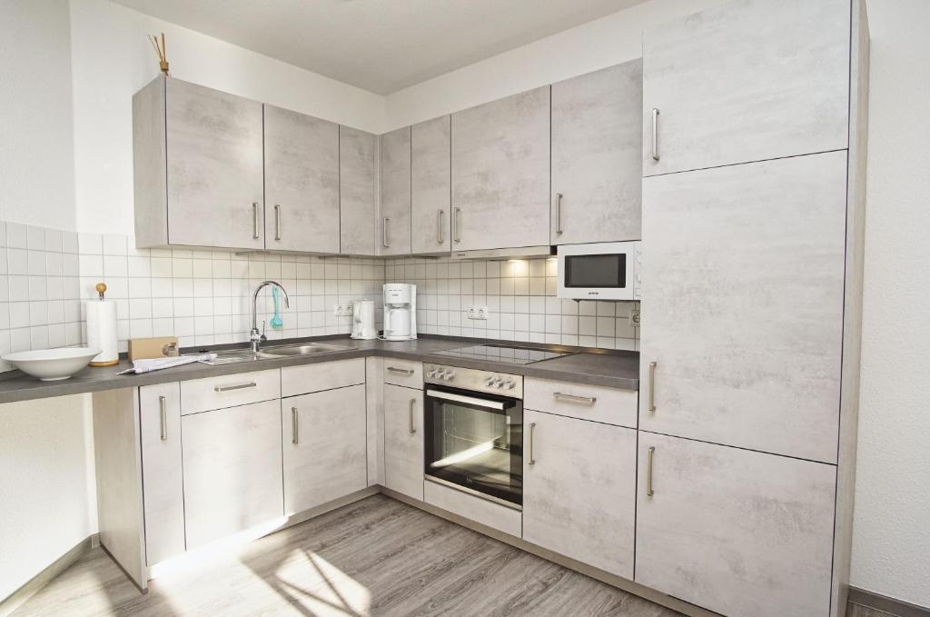 Kuchyň nebo kuchyňský kout v ubytování Hafenhäuser Breege FeWo 05 - Balkon