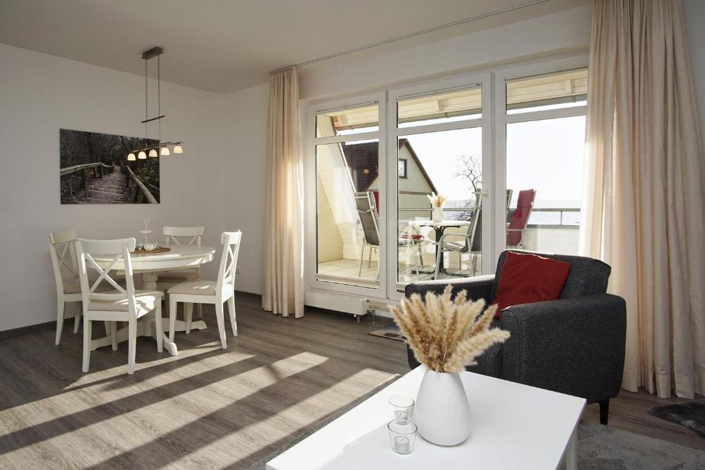 Posezení v ubytování Hafenhäuser Breege FeWo 05 - Balkon