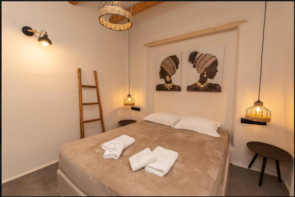 Afbeelding uit fotogalerij van Naxos Plaka villas with private pool in Plaka