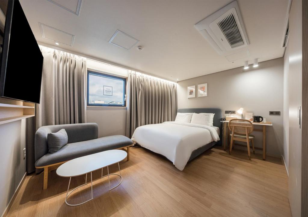 Nampo Ocean2Heaven Hotel& Spa房間的床