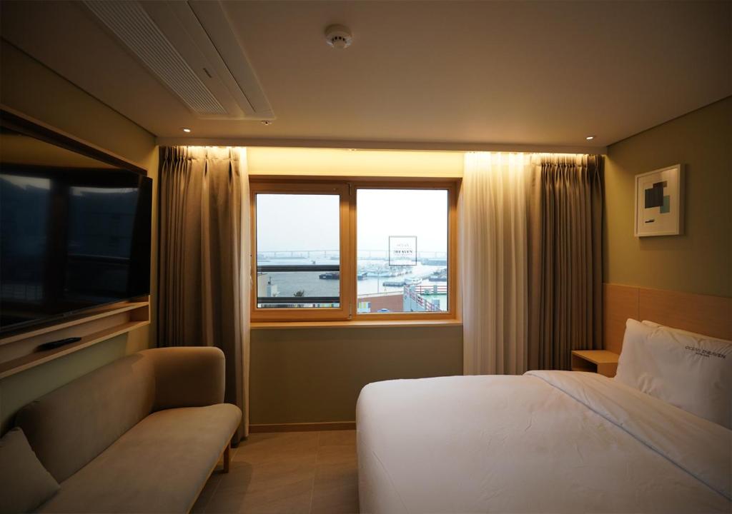 Nampo Ocean2Heaven Hotel& Spa房間的床