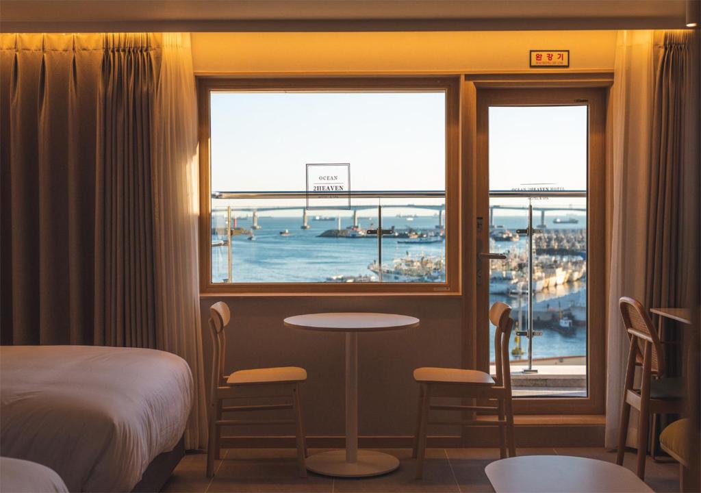 Nampo Ocean2Heaven Hotel& Spa房間的床
