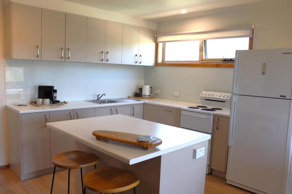 Η κουζίνα ή μικρή κουζίνα στο 10/6-8 Buckland Drive, Mallacoota