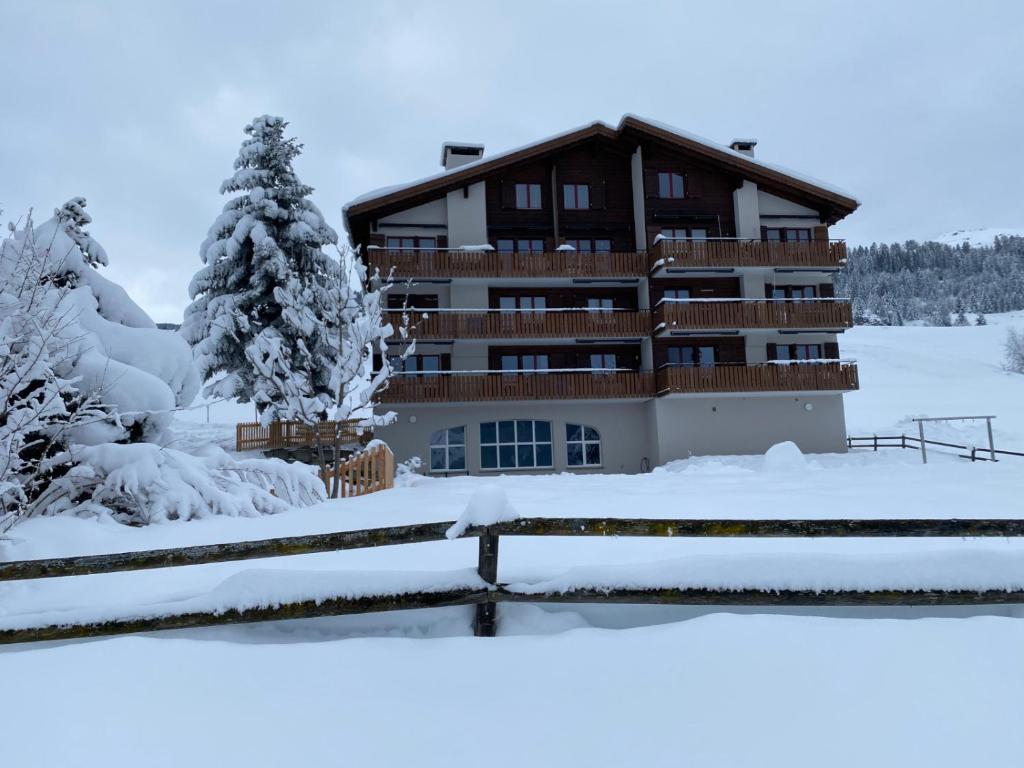 a large building in the snow with snow covered trees at Casauma Gartmann in Vattiz