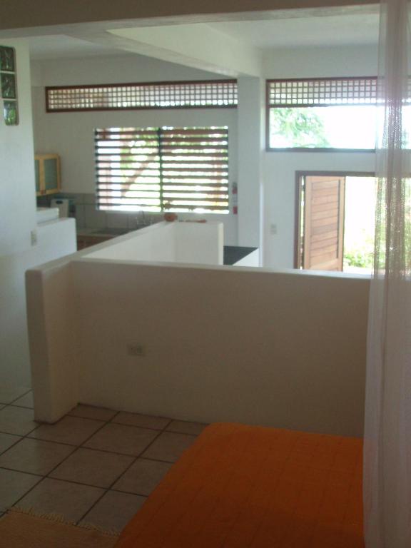 Kuchyň nebo kuchyňský kout v ubytování The Nest Tobago Apartments