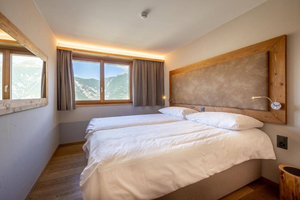 Postel nebo postele na pokoji v ubytování SWISSPEAK Resorts Vercorin