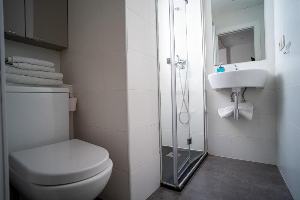 A bathroom at Apartamento moderno en el centro de Granada - Mititilla