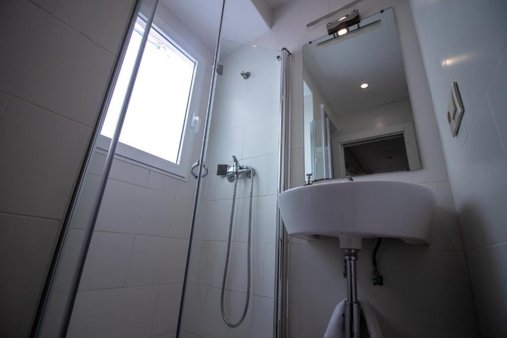 A bathroom at Apartamento moderno en el centro de Granada - Mititilla