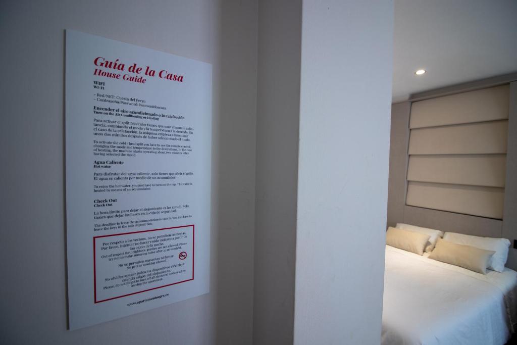 A bed or beds in a room at Apartamento moderno en el centro de Granada - Mititilla