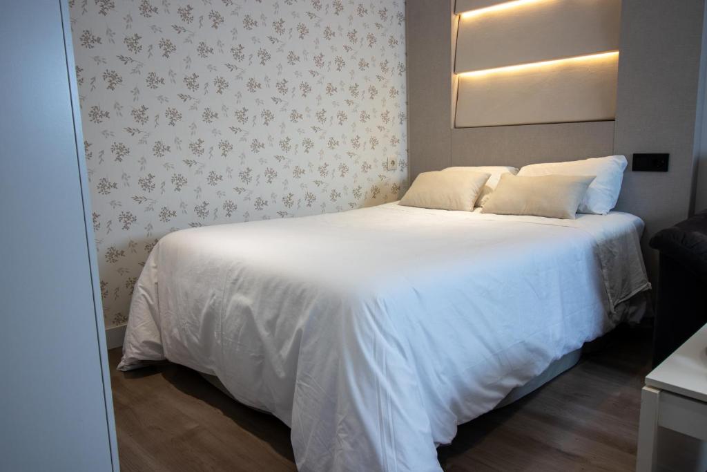 A bed or beds in a room at Apartamento moderno en el centro de Granada - Mititilla