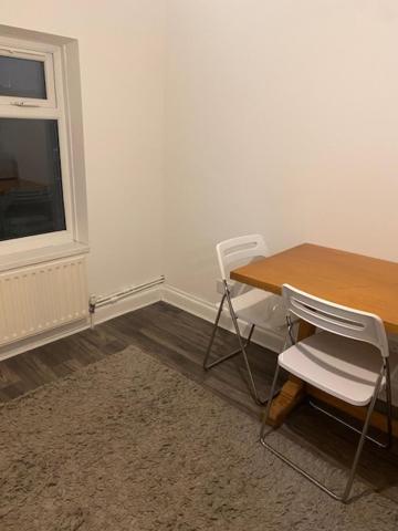 Circle Guest House Bed Only - Single Room With Shared Shower And Toilet
