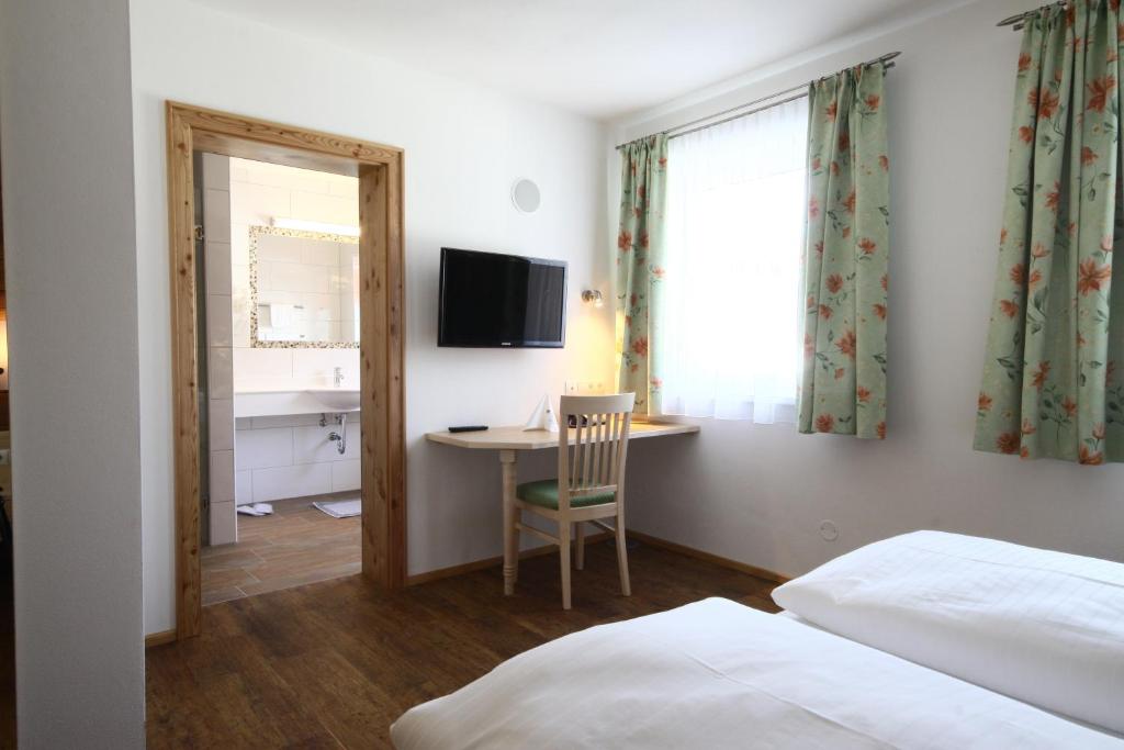 TV a/nebo společenská místnost v ubytování Hotel Zum Granitzl