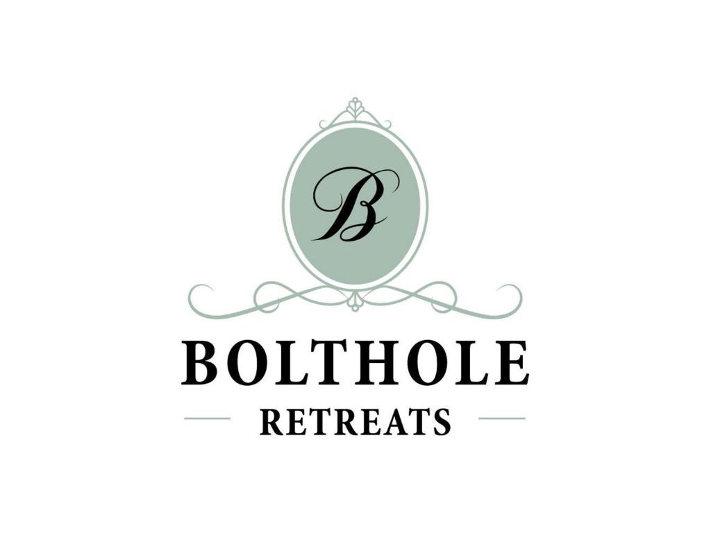 a initial letter b in a circle with a boutique retires logo at Betty's Cottage in Burford