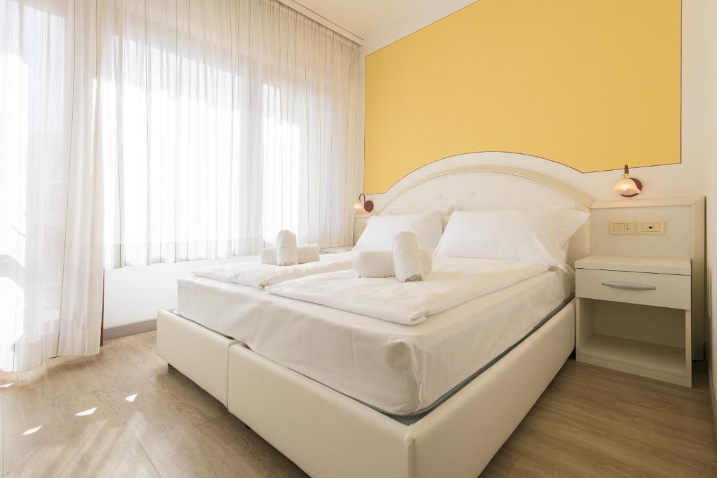Postel nebo postele na pokoji v ubytování Hotel Garda Bellevue