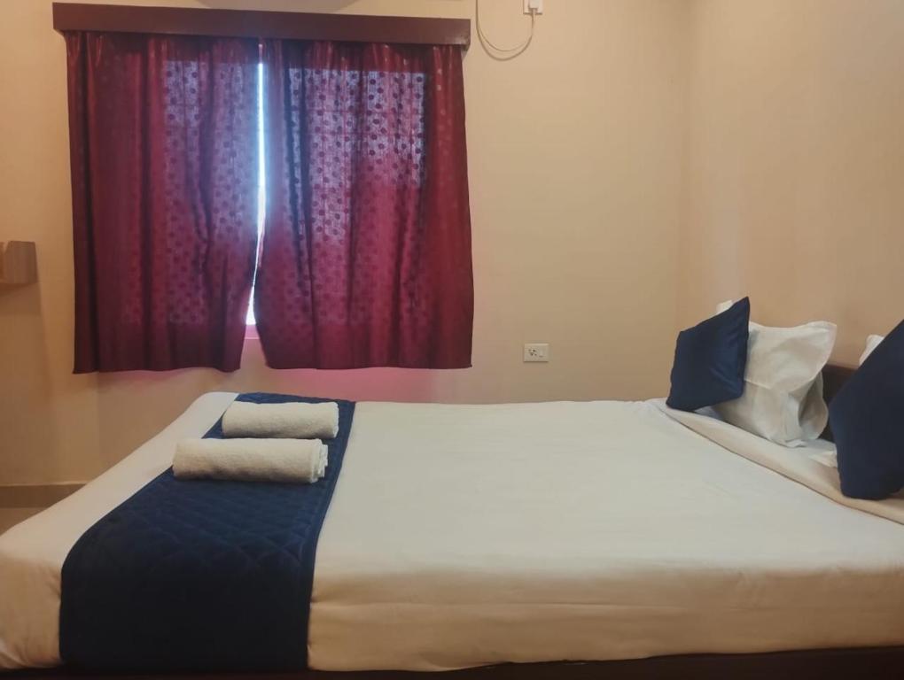 Postel nebo postele na pokoji v ubytování Grand Ocean inn