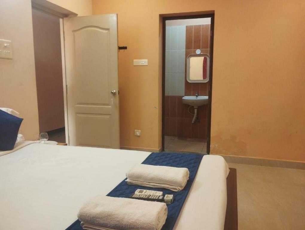 Postel nebo postele na pokoji v ubytování Grand Ocean inn