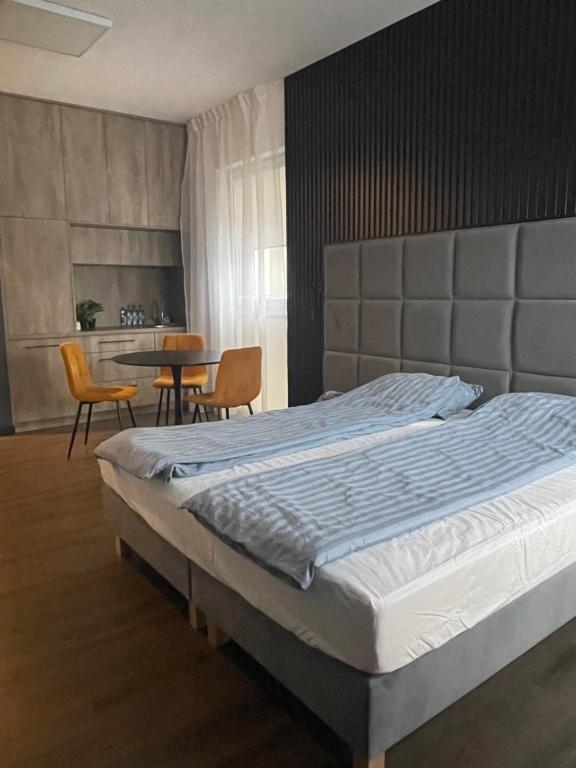 a bedroom with a bed and a table and chairs at Nowoczesne Apartamenty Stare Miasto in Częstochowa