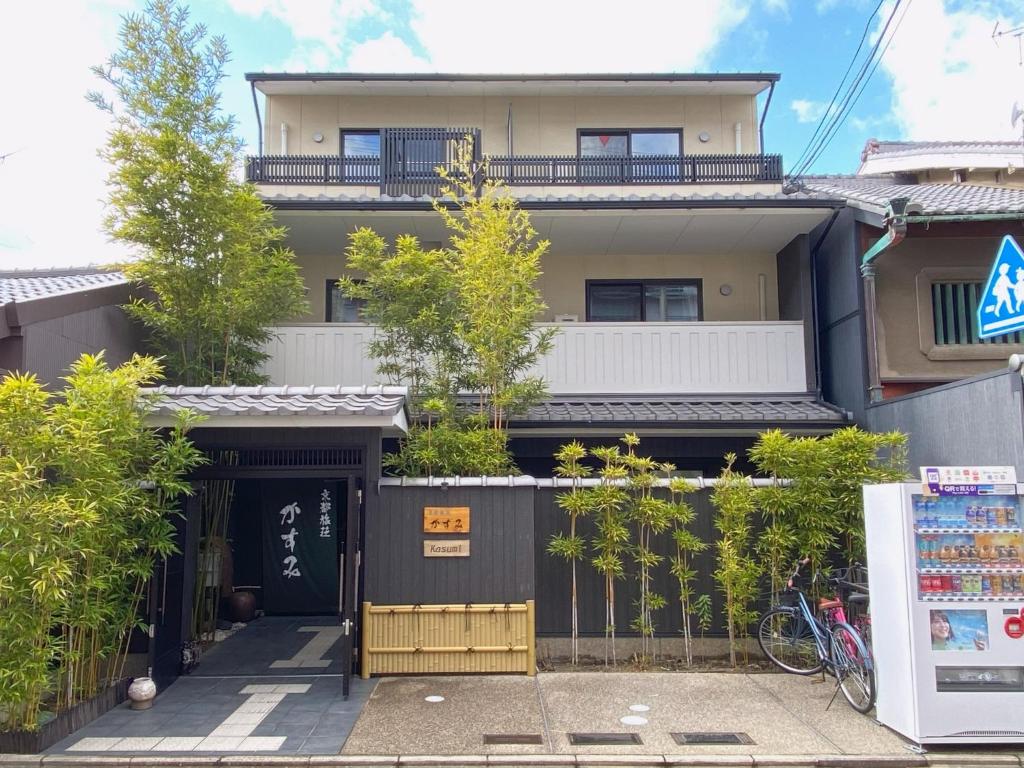 a building with a gate in front of it at Kyoto Tabisou Kasumi in Kyoto