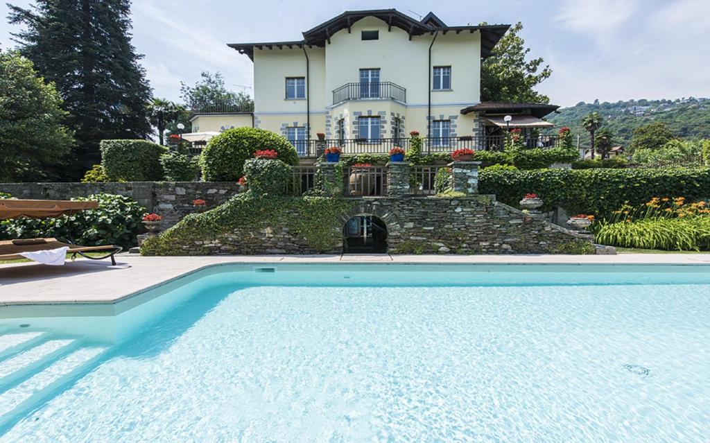Бассейн в Villa Angela или поблизости