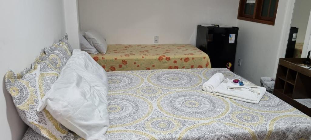 a bedroom with a bed with towels on it at SUÍTE Princípio in Vila Velha