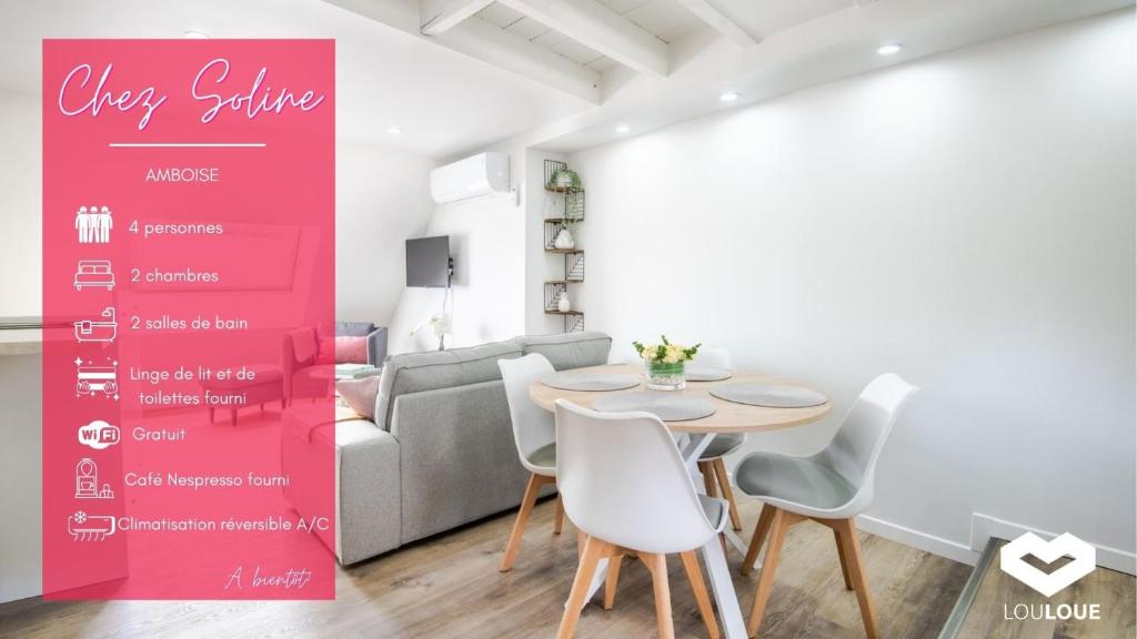 Habitación con mesa, sillas y sofá en Chez Soline - Le Duplex climatisé en Amboise