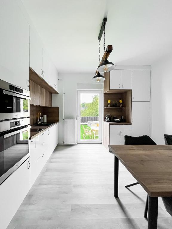 A kitchen or kitchenette at Ligeti Bástya Vendégház