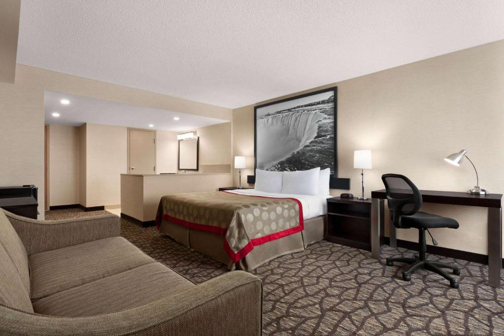 Ramada By Wyndham Niagara Falls near the Falls - Resim 12