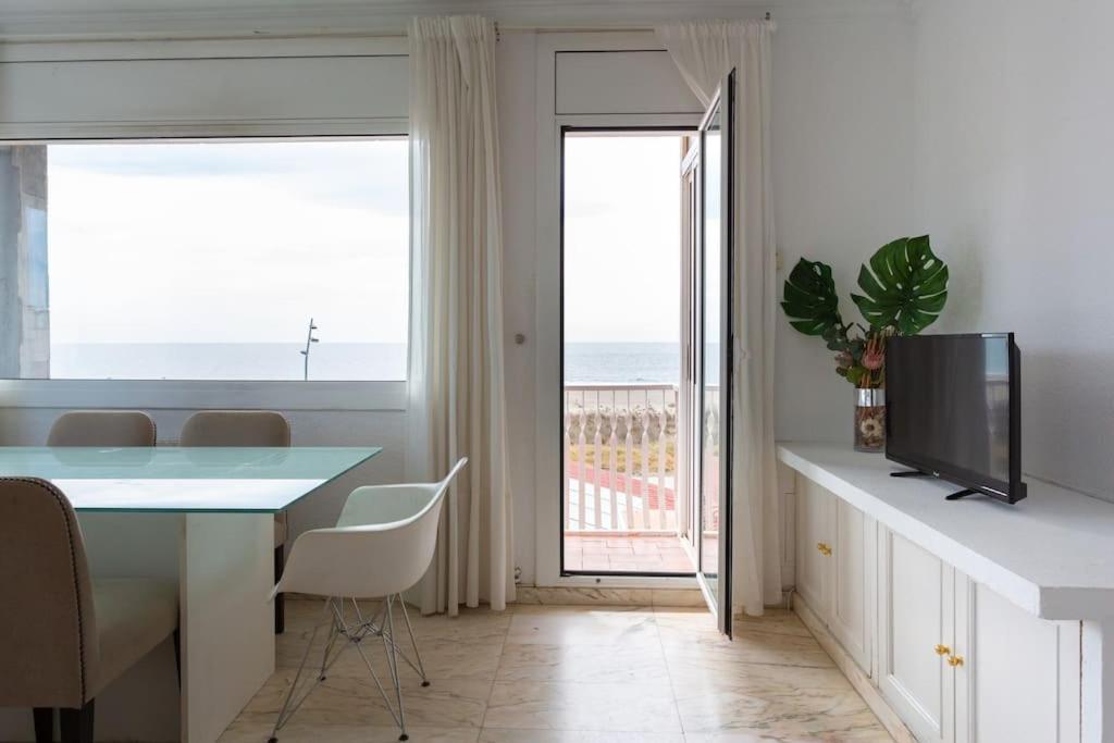 Fotografija v galeriji nastanitve Luminoso apartamento frente al mar v Castelldefelsu