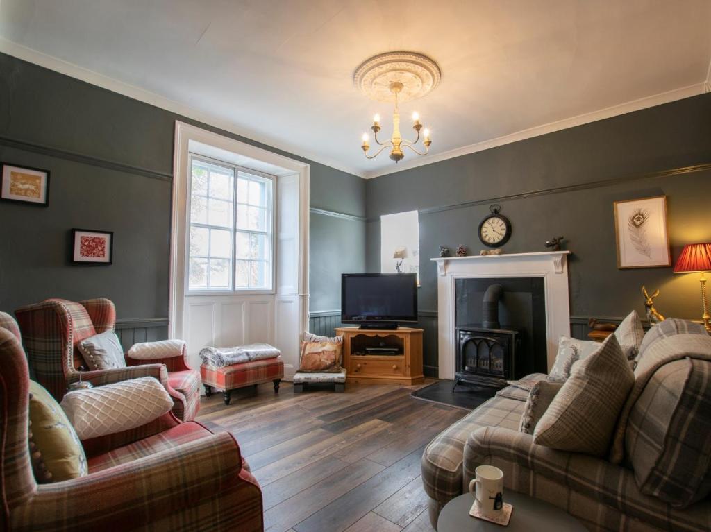 a living room with two couches and a fireplace at 3 Bed in Shap 74159 in Shap