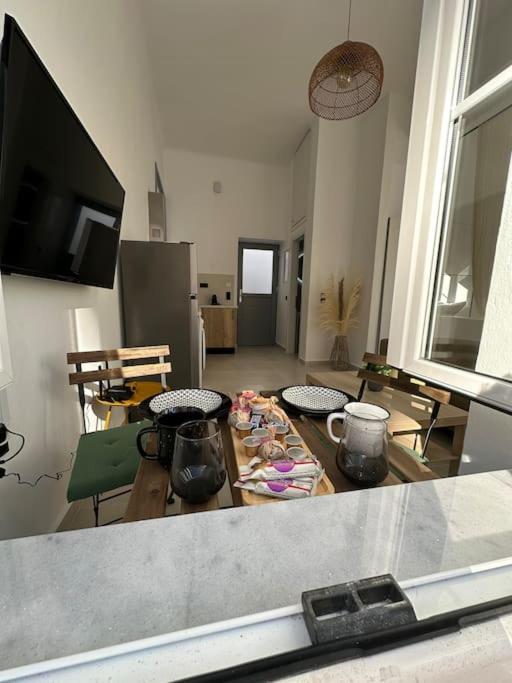 TV a/nebo společenská místnost v ubytování Fouli,Syros Apartment,Ermoupoli