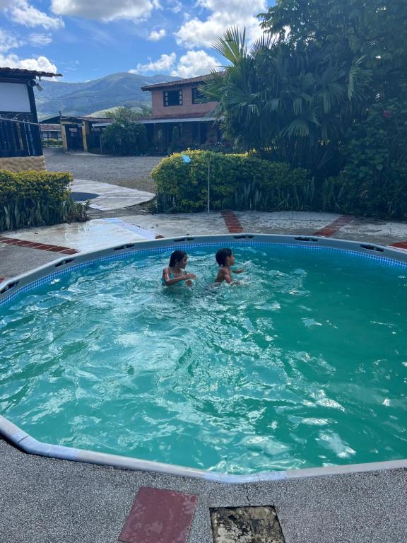 Bazén v ubytování Finca Hotel Paraiso Urrao nebo v jeho okolí