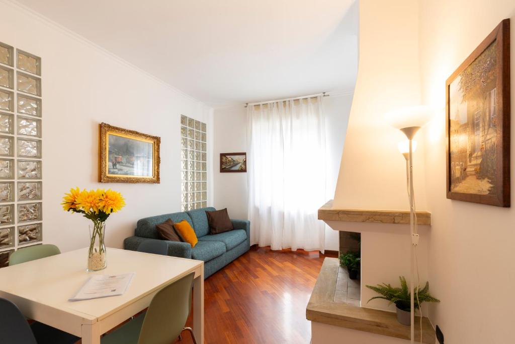 The Wall - Top Floor Apartment