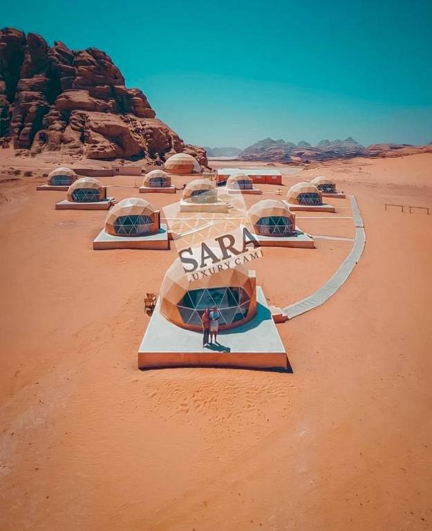 a group of tents in the desert at SARA lUXURY CAMP in Disah