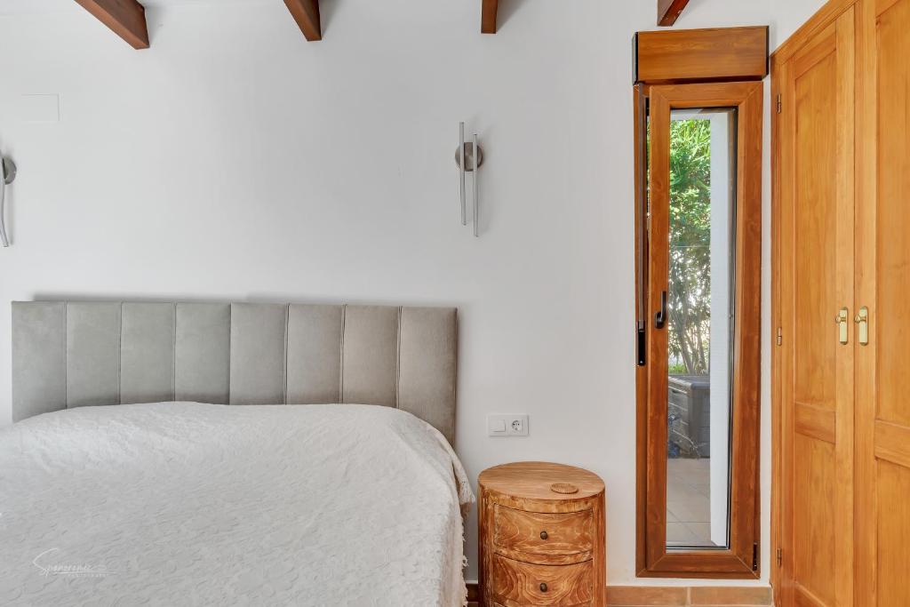 Postel nebo postele na pokoji v ubytování Los Molinos - by Aldertons