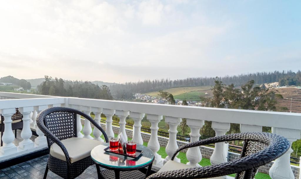 Balkón nebo terasa v ubytování Treebo Skydale Premium Suites, 1500 Mtrs From Ooty Lake