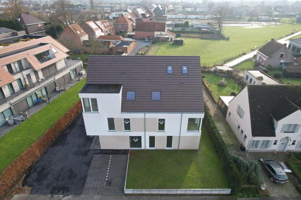an aerial view of a house with a yard at Chez Victorine Zulte in Zulte