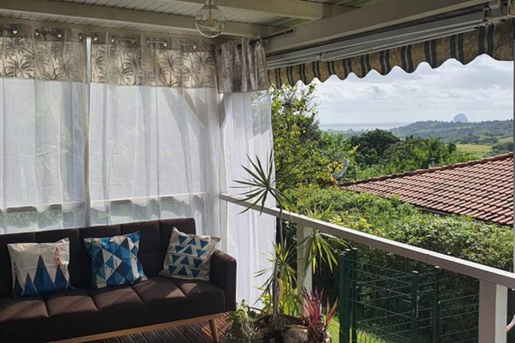 Balkón nebo terasa v ubytování Bungalow vue mer avec jardin