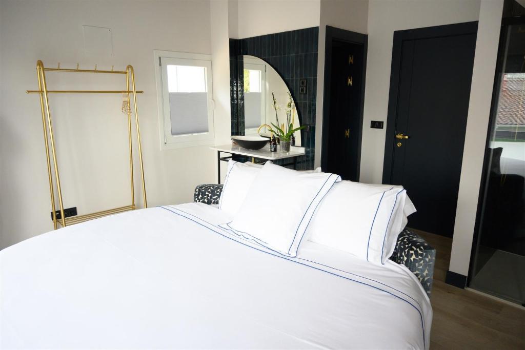 Postel nebo postele na pokoji v ubytování Neguetxea Boutique Guest House