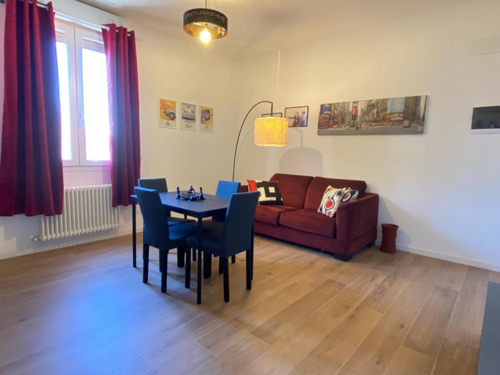 Χώρος καθιστικού στο Urban Nest Rooms Red Carpet